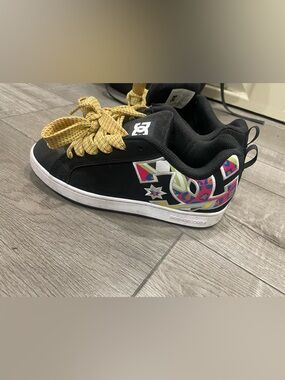 DC Court Graffik Sneakers